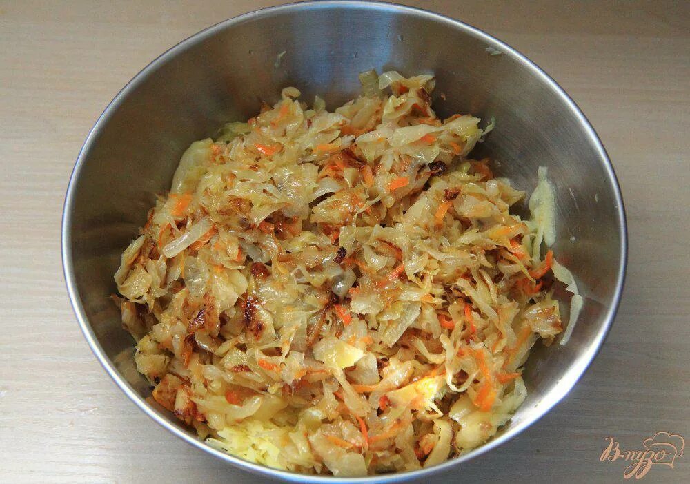 Как потушить квашеную капусту с картошкой. Запеканка с квашеной капустой. запеканка из квашеной капусты с картофелем. запеканка из квашеной капусты с рыбой. как приготовить капусту с картошкой в духовке пошаговый рецепт.