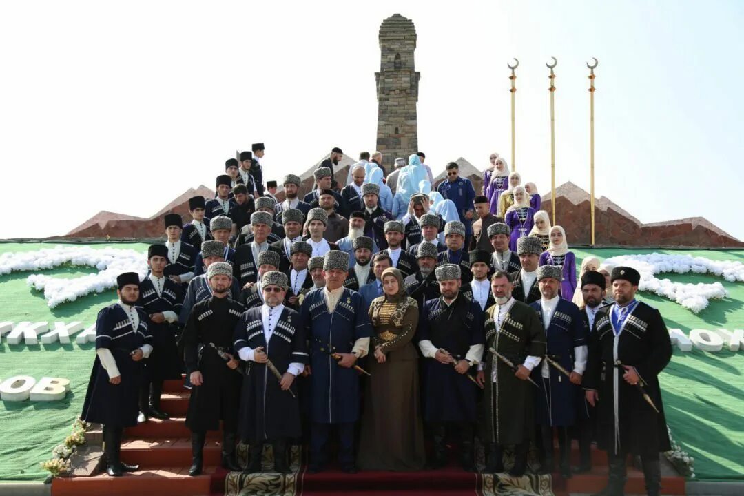 памятник шахидкам в чечне. этно деревня дади юрт. дади юрт. дади юрт 1819. село дади юрт.