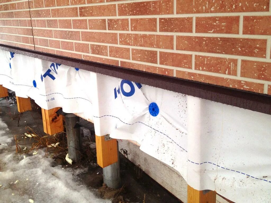 Как закрыть низ дома