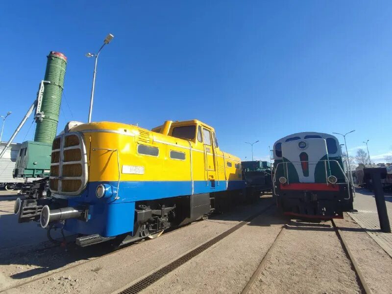 Тепловоз-электростанция тгэ-016. Желтый тепловоз. Тепловоз-электростанция мэс. Тепловоз-электростанция тгэ-016. Тгэ.