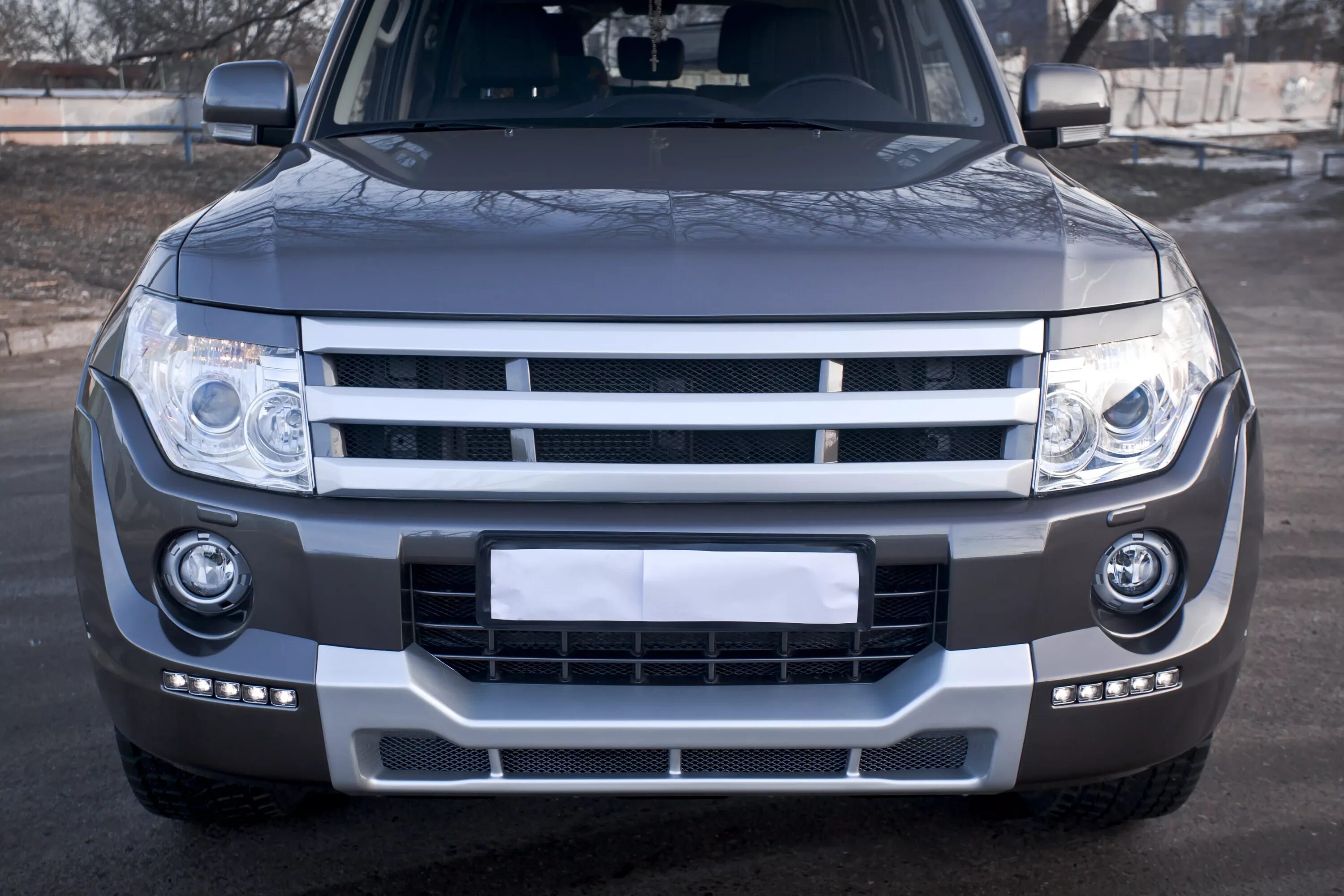 Передний бампер pajero 4. Накладка на передний бампер mitsubishi pajero 4. бампер мицубиси паджеро 4. мицубиси паджеро 4 накладка переднего бампера. бампер mitsubishi pajero 4 2006.