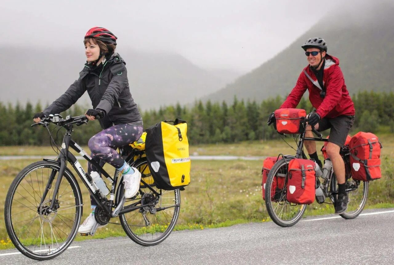 Bike travel. Гонщицкий велотуризм. Туристический велосипед. Путешествие на велосипеде. Поход на велосипеде.