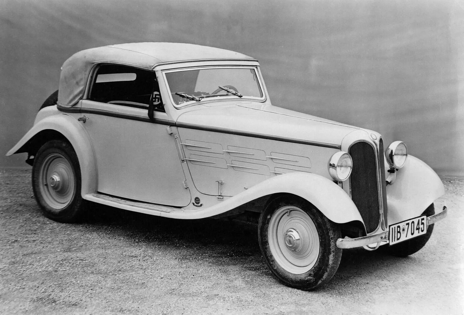 Первая модель 8. BMW 303 Roadster. БМВ 303 1933. БМВ модель 303. BMW 309.