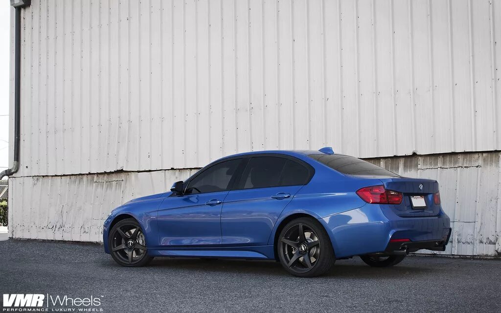 Сини 30. BMW f30 Estoril Blue r19. BMW f30 Estoril Blue матовый. Синие диски BMW f30. BMW f30 Estoril Blue черные диски.