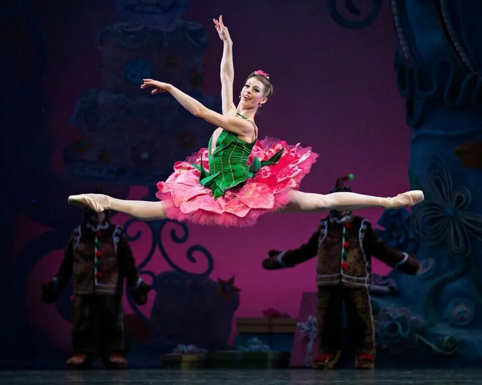Flower knowing ballet box