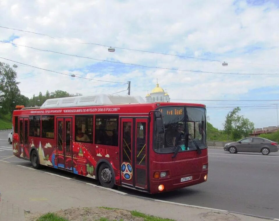 Красный автобус нижний. ЧМ 2018 автобус. Нижегородский автобус. МАЗ-203 автобус Нижний Новгород. Транспорт Нижний Новгород.