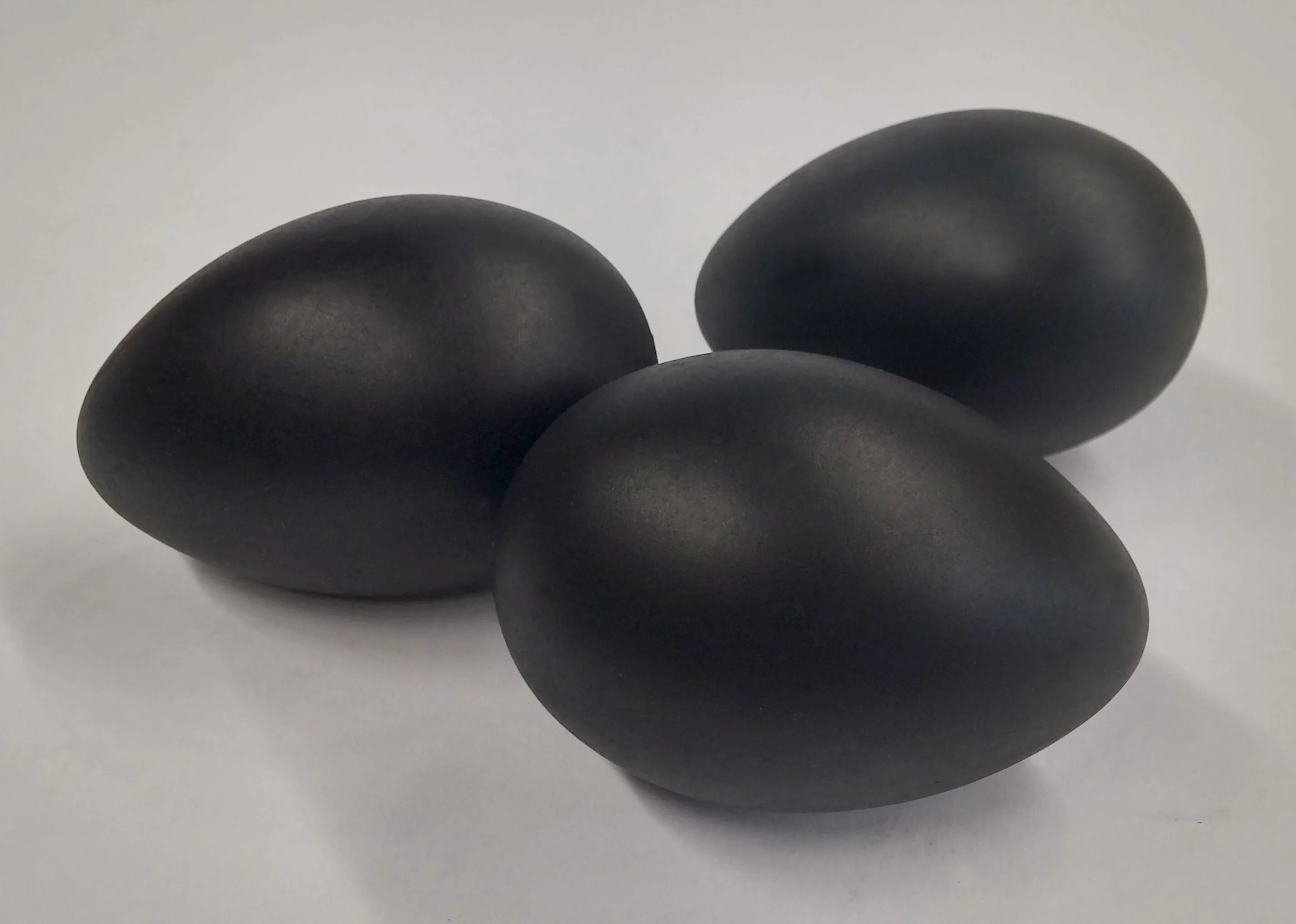 Яйцо стало черным. Черные яйца. Чёрные яйца куриные. Черные яйца на Пасху.