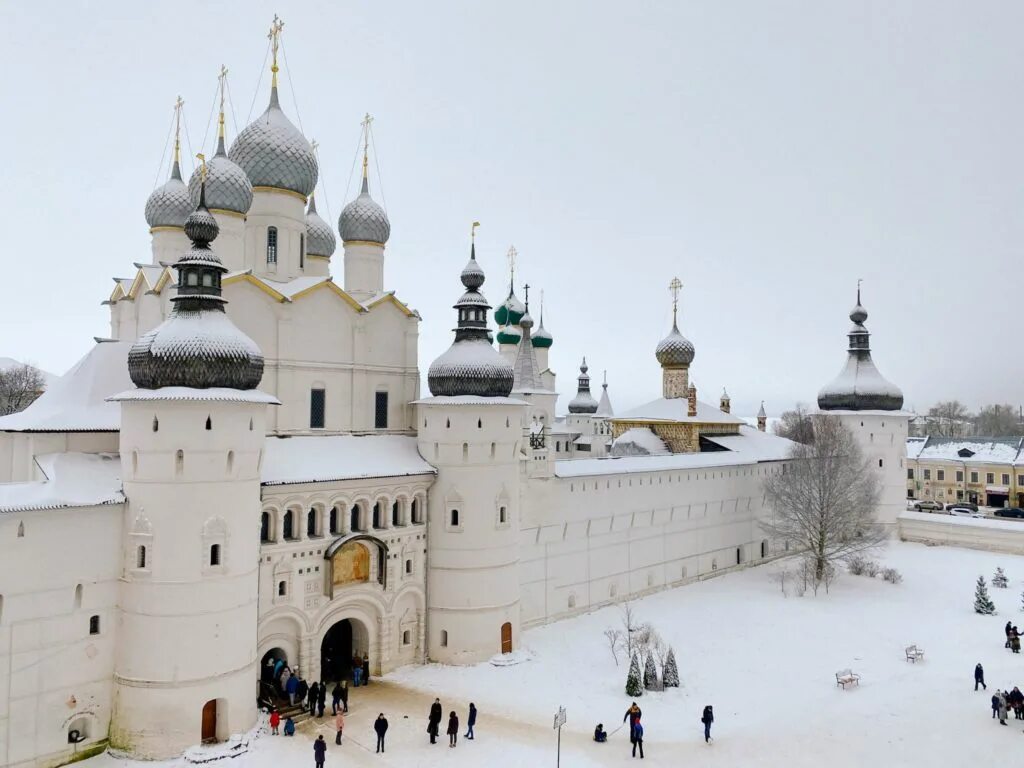 Куда недалеко от москвы съездить на выходные. Кремль зима. Красивые места недалеко от Москвы зимой. Красивые места в Подмосковье зимой на машине. Зима в Москве.