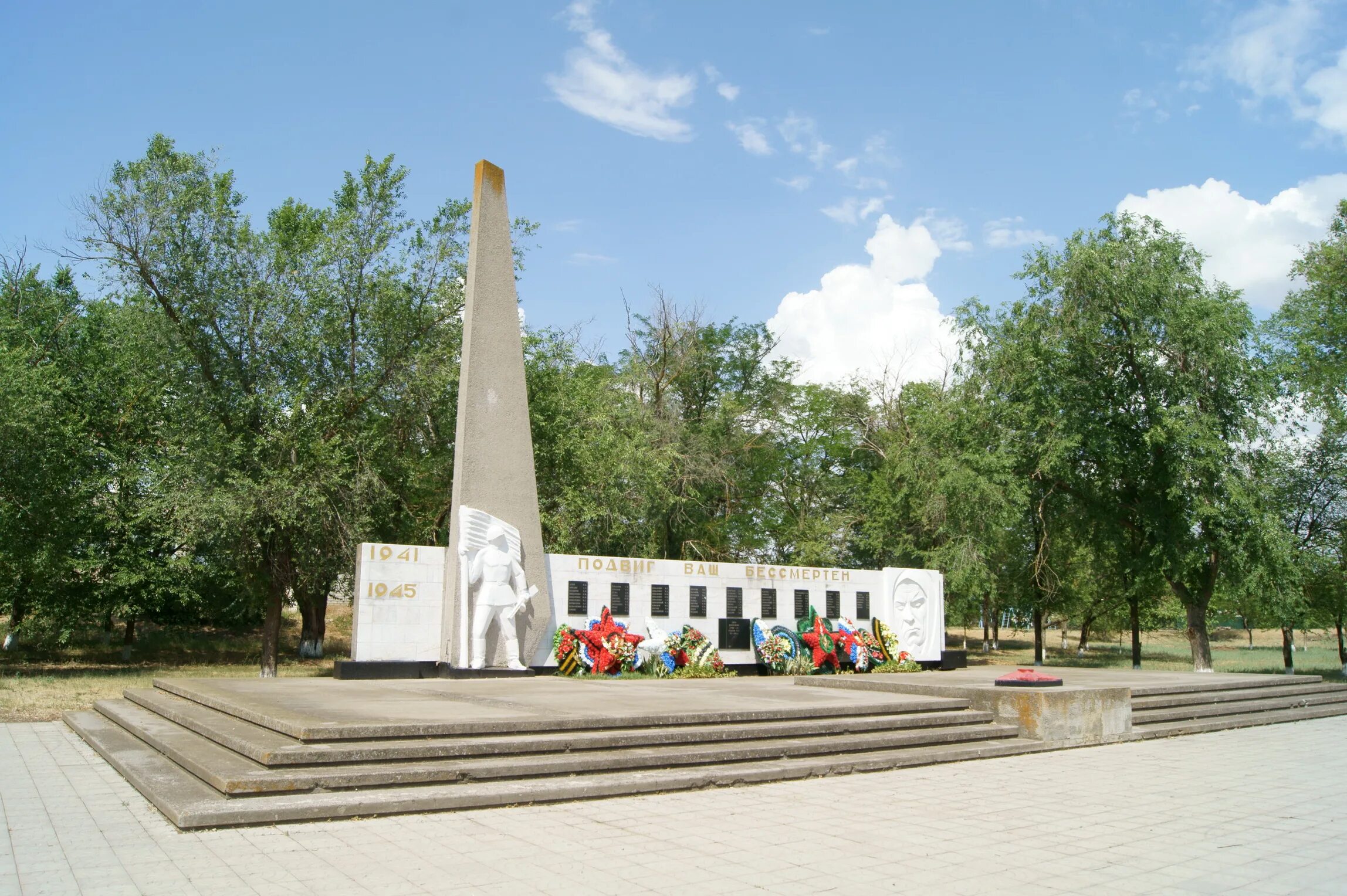 Погода дербетовка ставропольский край. Ипатово мемориал. Волжский мемориал гражданской и Великой Отечественной войны. Дербетовка Ставропольский край.