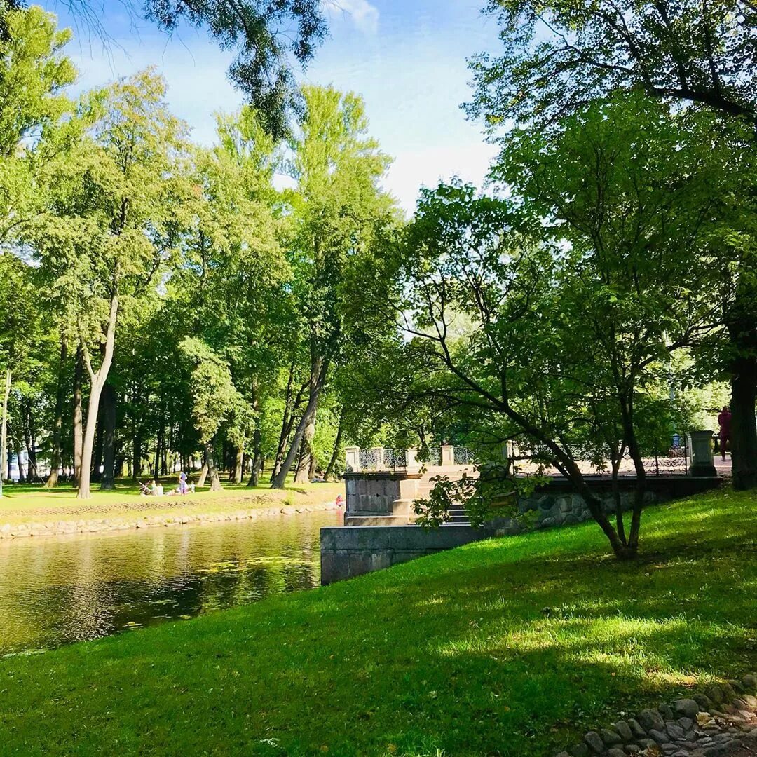 Аттракционы спб крестовский. Крестовский парк фото. Диво-остров санкт-петербург. Крестовский остров санкт-петербург парк победы. Крестовский парк фото.