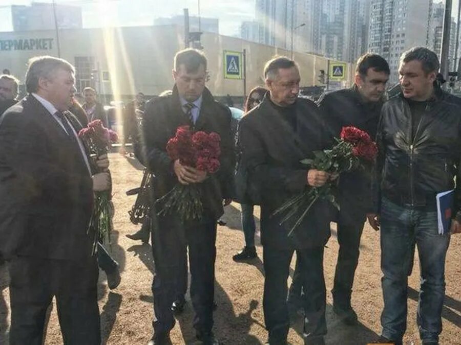 Семья овечкиных семь симеонов. Братья захватов. Правозащитник идрисов спб. Братья захватовы. Семья овечкиных 1988.