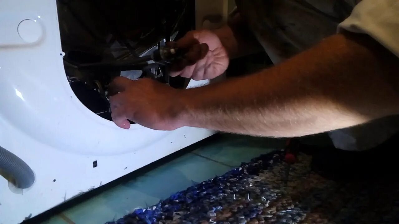 Аристон avsl 109 подшипник барабана. Аристон avsd 107 тэн. Как поменять тэн на стиральной машине аристон. Подшипники барабана стир маш аристон als748tx. Подшипники барабана стиральной машинки аристон avsl 800.