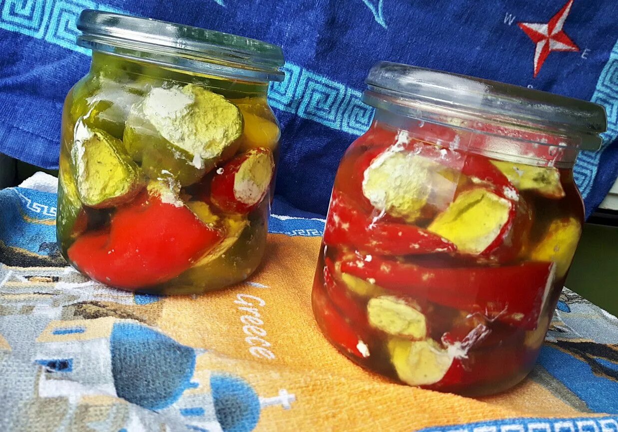 Фаршированный перец на зиму в банках с овощами