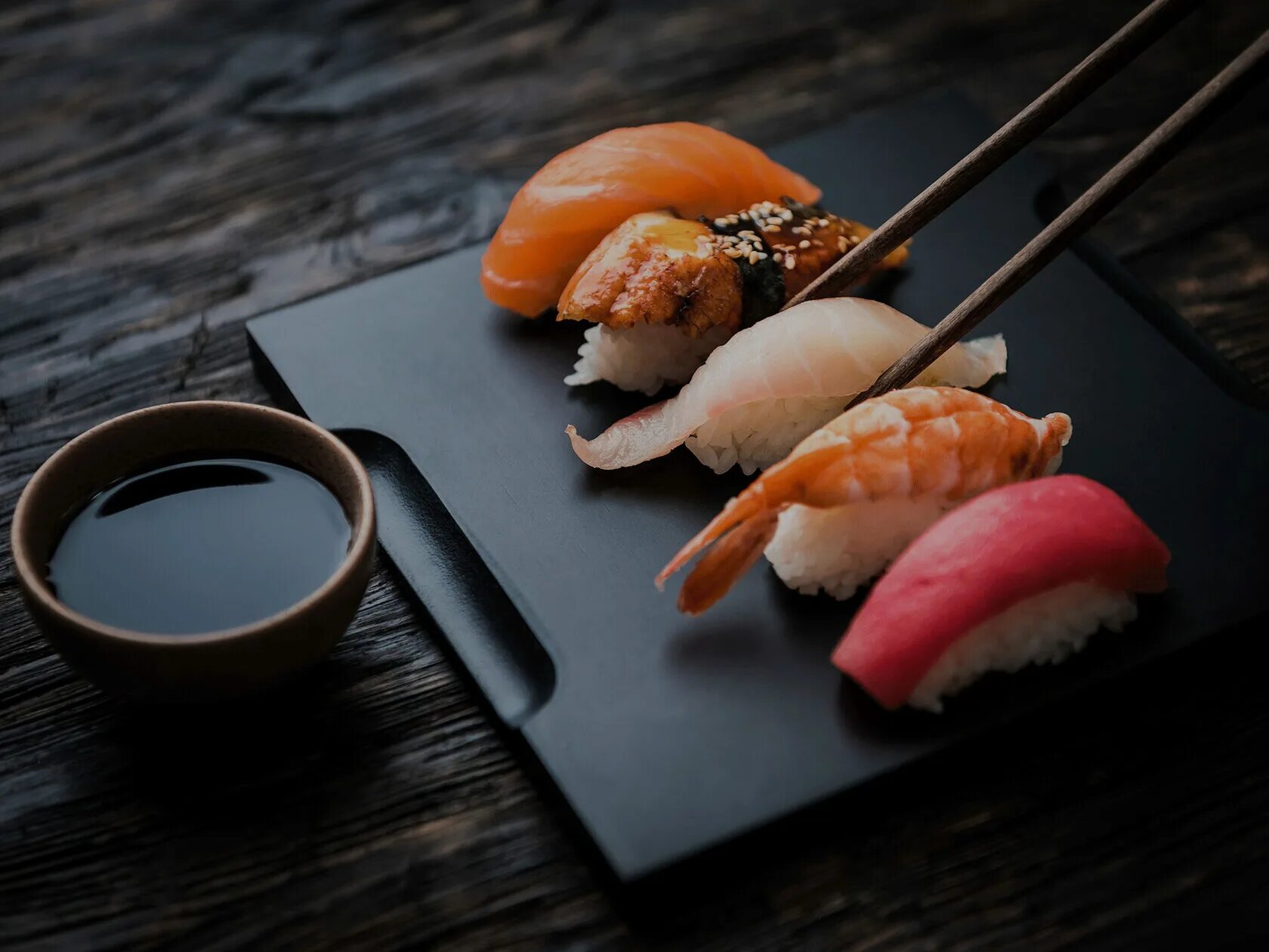 Нигири и сашими. Суши, японская кухня, нигири. Суши, сашими и нигири. Нигири сет.