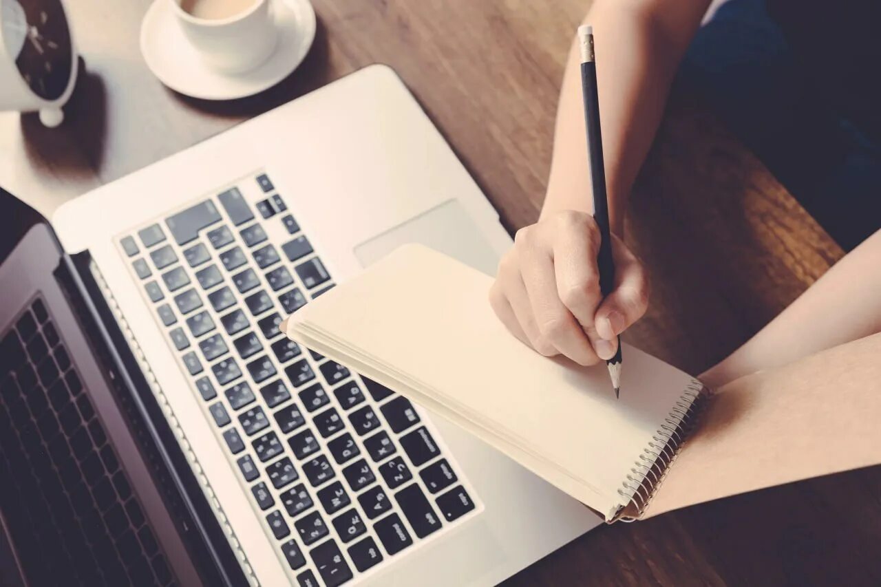 Корректор в типографии. Редактор в типографии. Корректор в издательстве. Корректор в издательстве. Корректор в редакции.