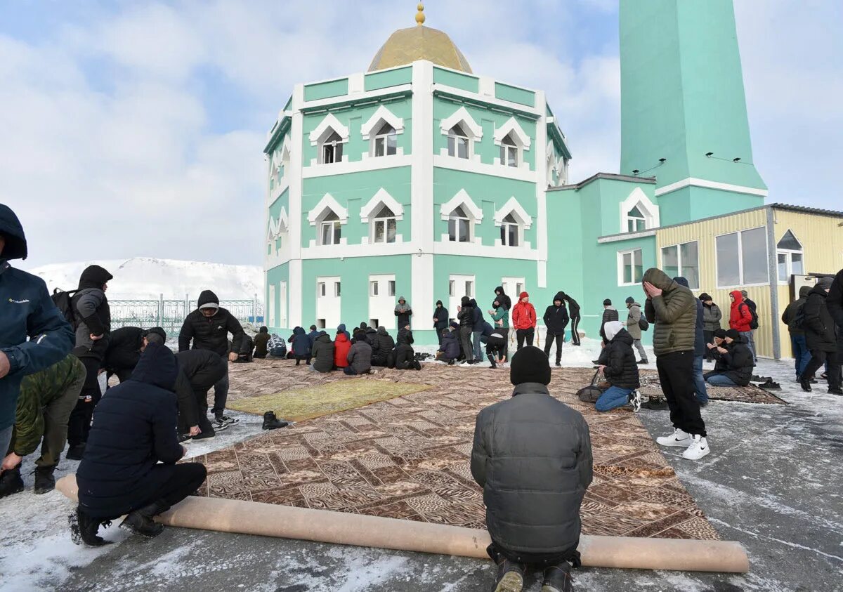 Когда заканчивается мусульманский праздник. Мечеть Нурд-Камал. Норильская мечеть Нурд-Камаль. Мечеть Нурд-Камал Салехард. Мечеть в Норильске.