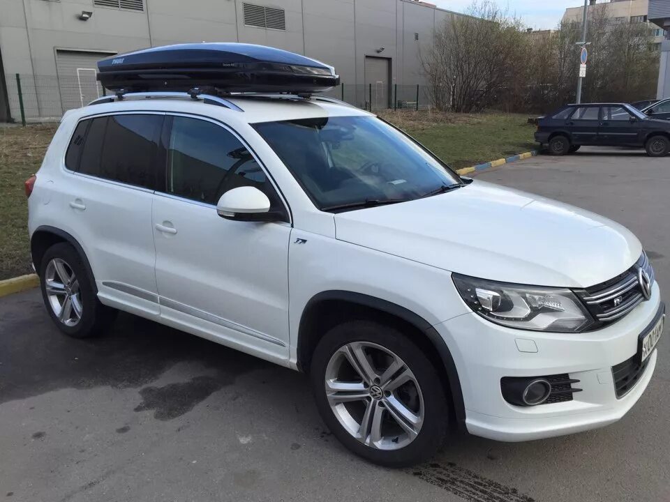 Тигуан люк. Автобокс для Tiguan 1. Thule Dynamic 800 Tiguan 2. Thule Dynamic Tiguan. Автобокс Thule для Volkswagen Tiguan 2.