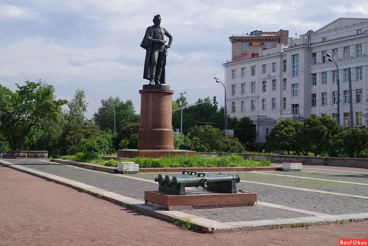 Суворовская пл. Памятник Суворову на Суворовской площади. Площадь Суворова Москва. Памятник а.в.Суворов, Суворовская площадь. Сквер Суворова Москва.