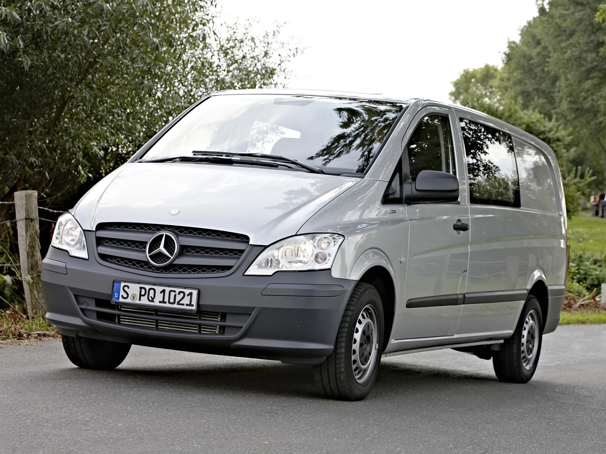 Купить мерседес вито в москве. Mercedes-Benz Vito. Мерседес Бенц Вито 639. Мерседес Вито 2010. Мерседес Вито 2011.