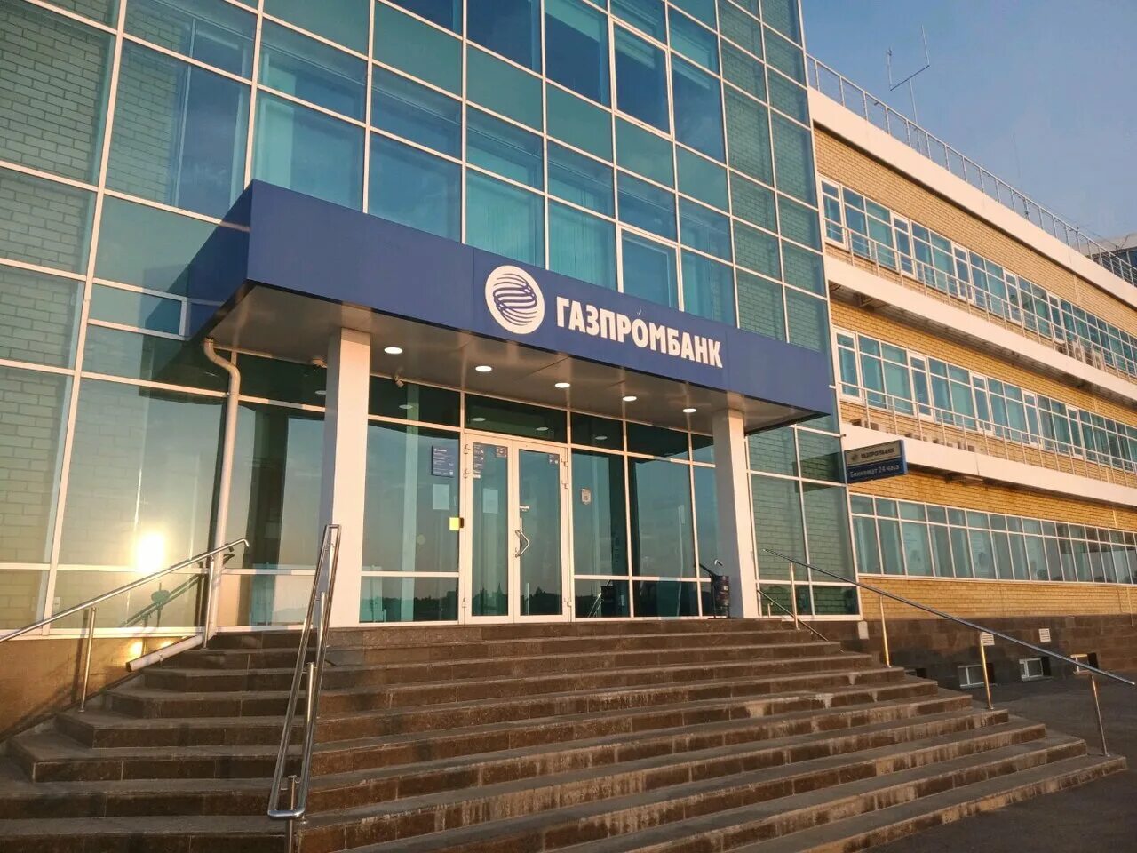 газпромбанк чебоксары площадь речников. газпромбанк стойка. газпромбанк междуреченск офис. газпромбанк филиалы. график работы газпромбанка в чебоксарах.