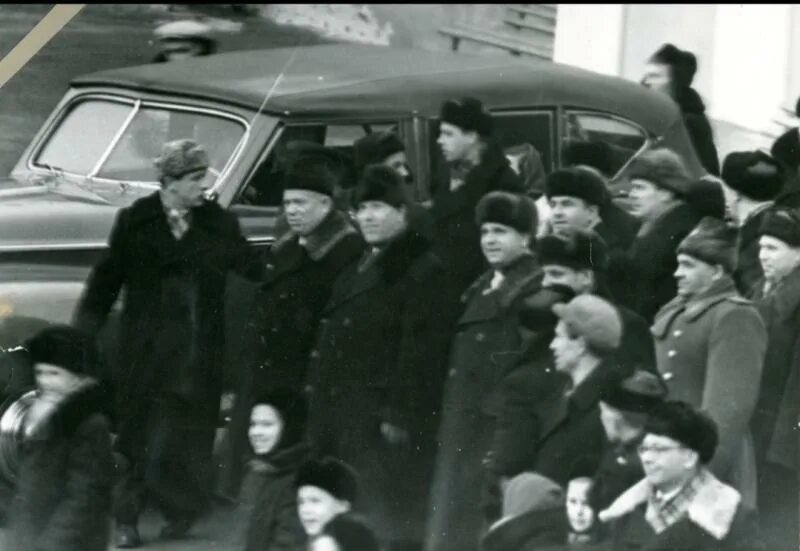 5 октября 1961. Хрущев в Ташкенте 1961 год. Приезд Хрущева в Алмалык в 1961 году. 14 Октября 1961 г. 20 Апреля 1961 г.