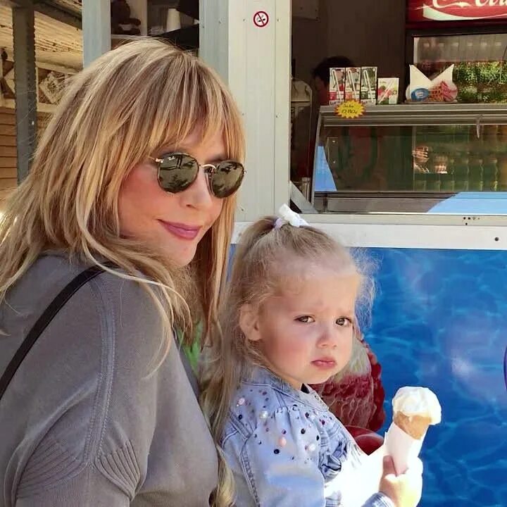 алла пугачева и лиза галкина. сколько лет дочке пугачевой. алла пугачева и лиза галкина. лиза и гарри галкины с кристиной орбакайте. елизавета максимовна галкина.