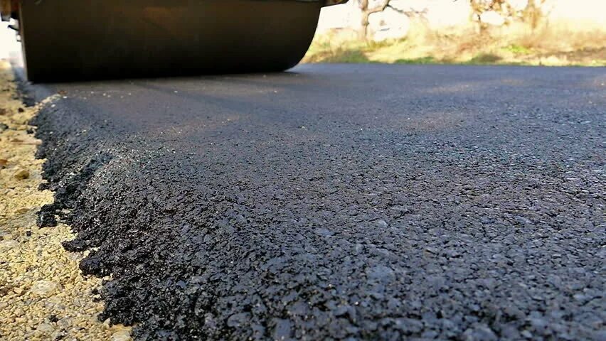 Крупнозернистый асфальт. Поверхность асфальта. Какой есть асфальт. Какой есть асфальт. Укладка асфальтобетонного покрытия.