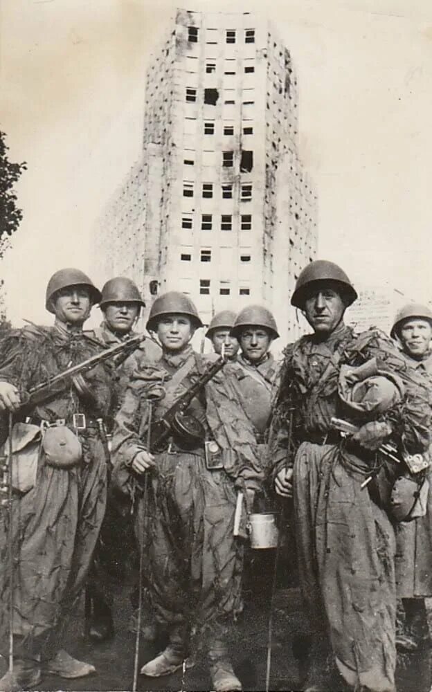 Советский солдат 1944 год. Советский солдат 1944. Белградская операция 1944. Советские солдаты 1944 год. Солдаты Албании во второй мировой.