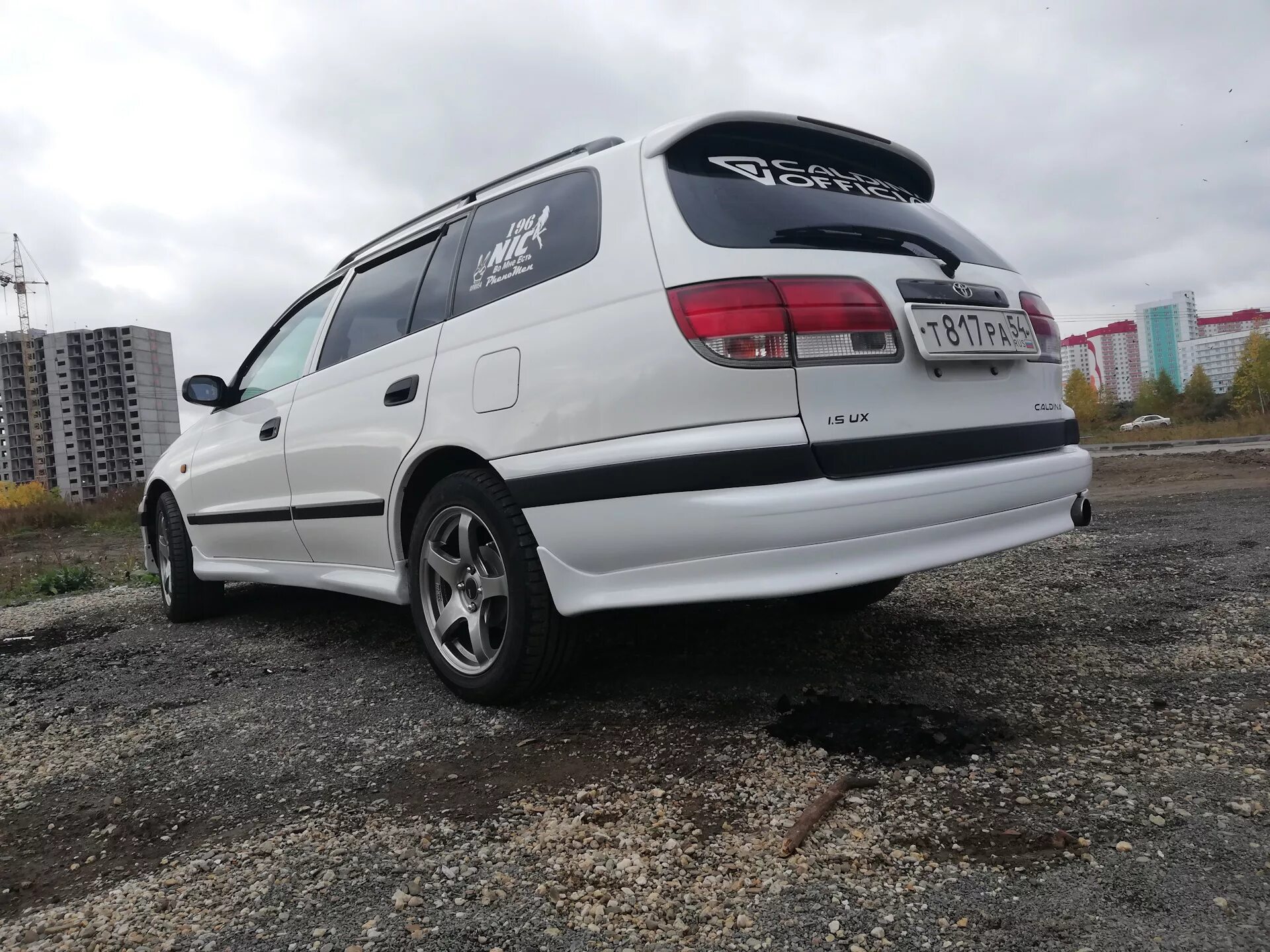 Тойота калдина поколения. Toyota Caldina 1 поколение. Тойота Калдина 2000 1 поколение. Калдина 190. Toyota Caldina 190 пороги.