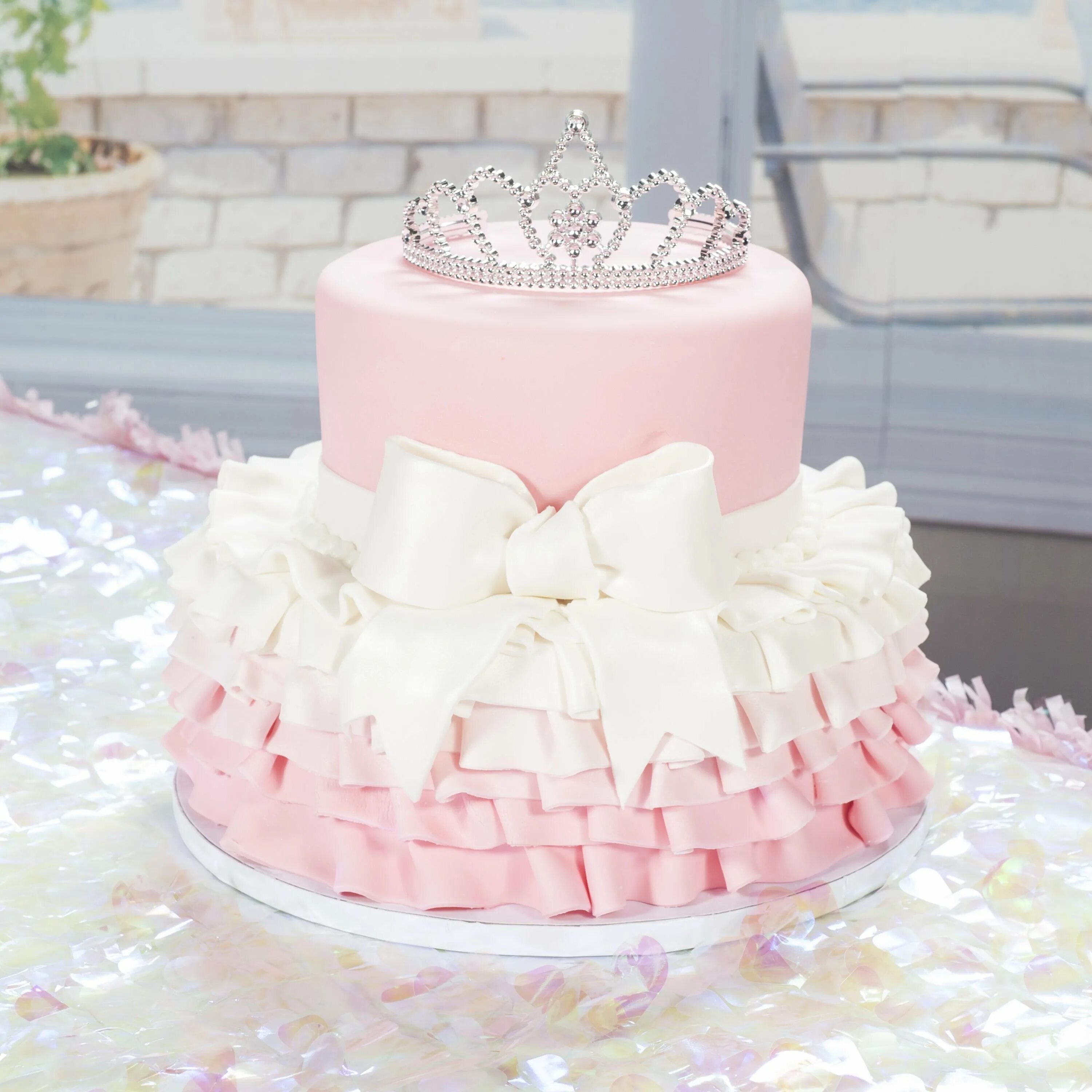 Красивый торт на рождения девочки. Шикарный торт для девочки. Торт на годик девочке двухъярусный. Двухярусный торт для девочки. Розовый торт двухярусный для девочки.