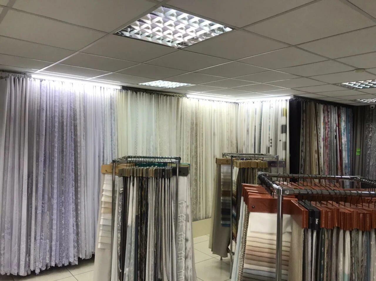 занавес для магазина. салон штор воронеж. магазин штор в воронеже. магазин галерея штор. шторы минск.