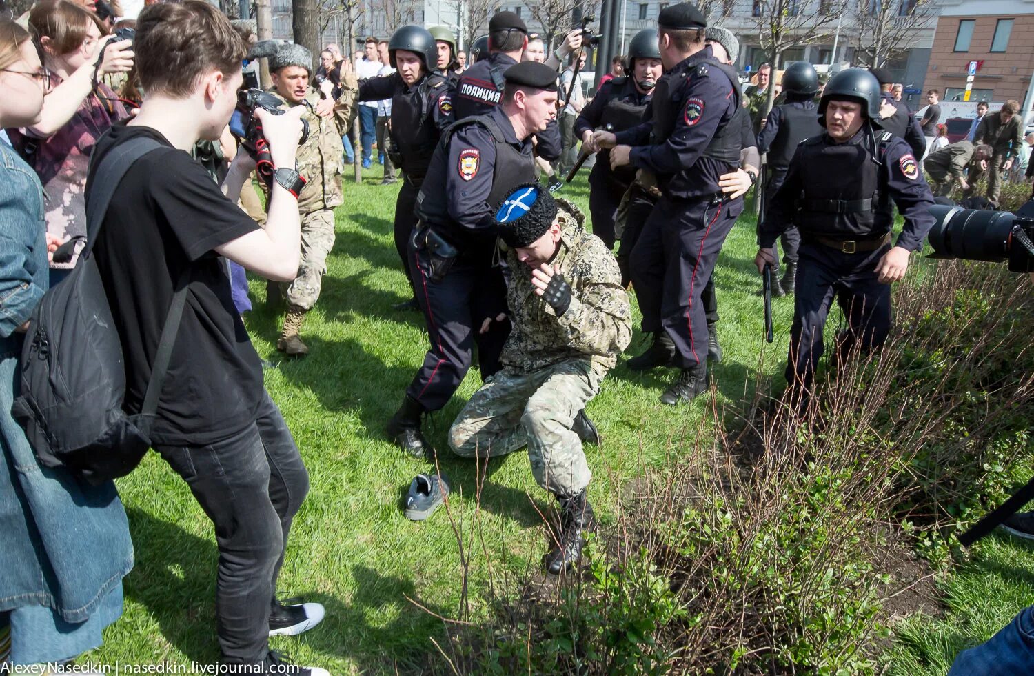 Россия 1 5 мая. Он нам не царь митинг. Он нам не царь 5 мая 2018. 5 Мая он вам не царь СПБ митинг \. 5 05 Он нам не царь.