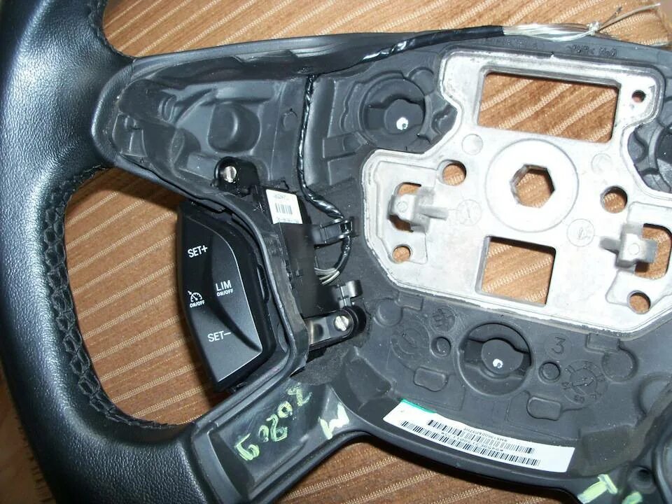 Кнопки круиз контроля форд фокус 2. Круиз контроль toyota verso-s. Бортик круиз контроля форд фокус 3. Установка круиз. Кнопки круиз контроля форд куга 2.