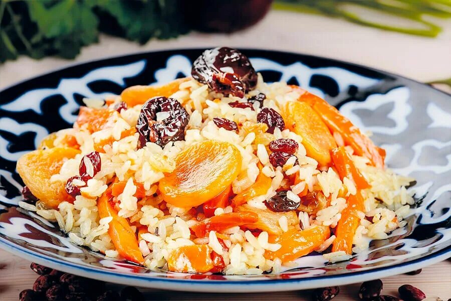 Как приготовить плов с изюмом. Армянский плов с курагой и изюмом. армянский сладкий плов с сухофруктами. армянский фруктовый плов. плов с сухофруктами изюм курага.