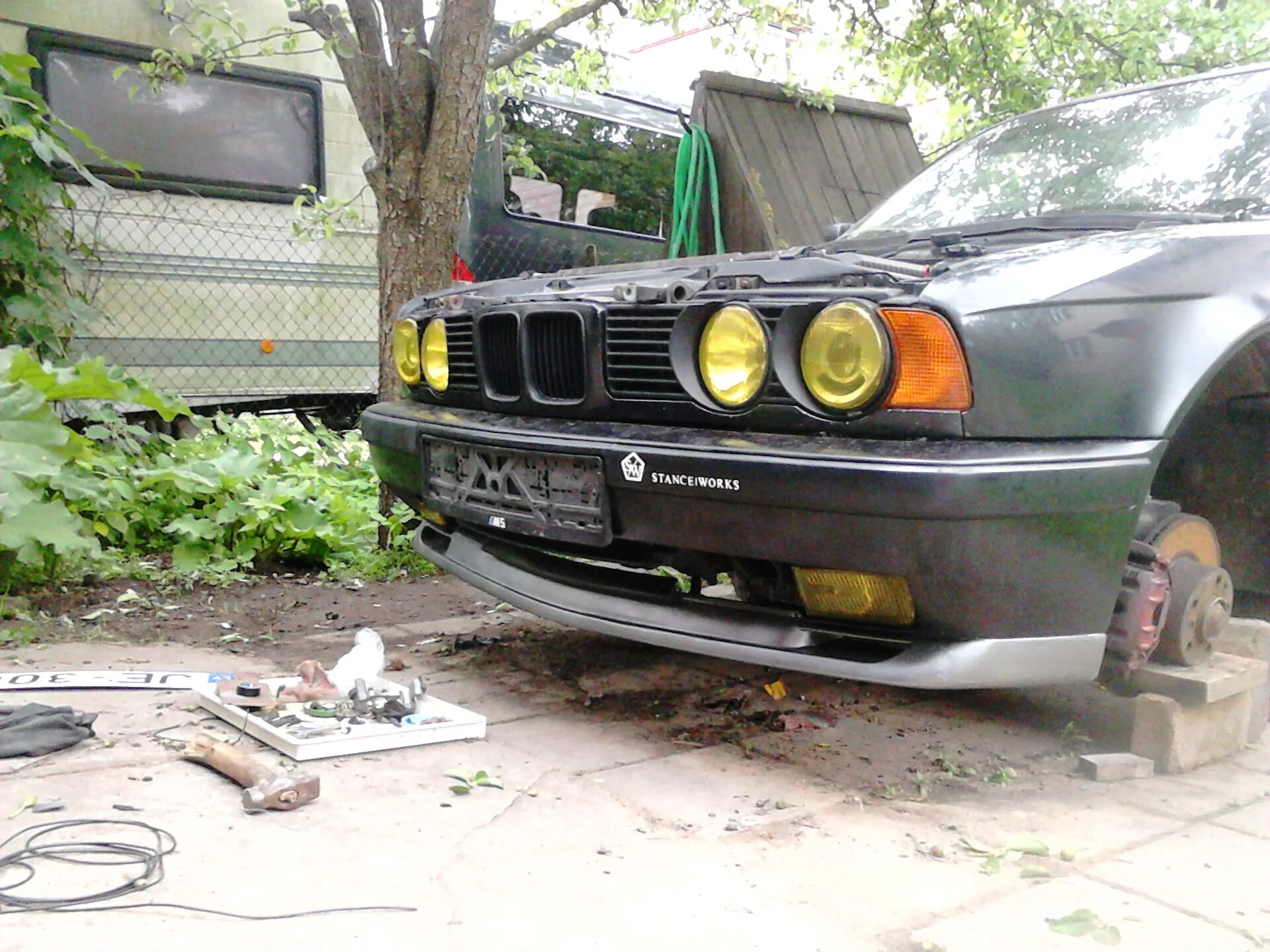 Е34 узкая. BMW e34 широкая морда. БМВ е34 узкая морда. БМВ е34 широкая морда и узкая. Е34 широкая морда.