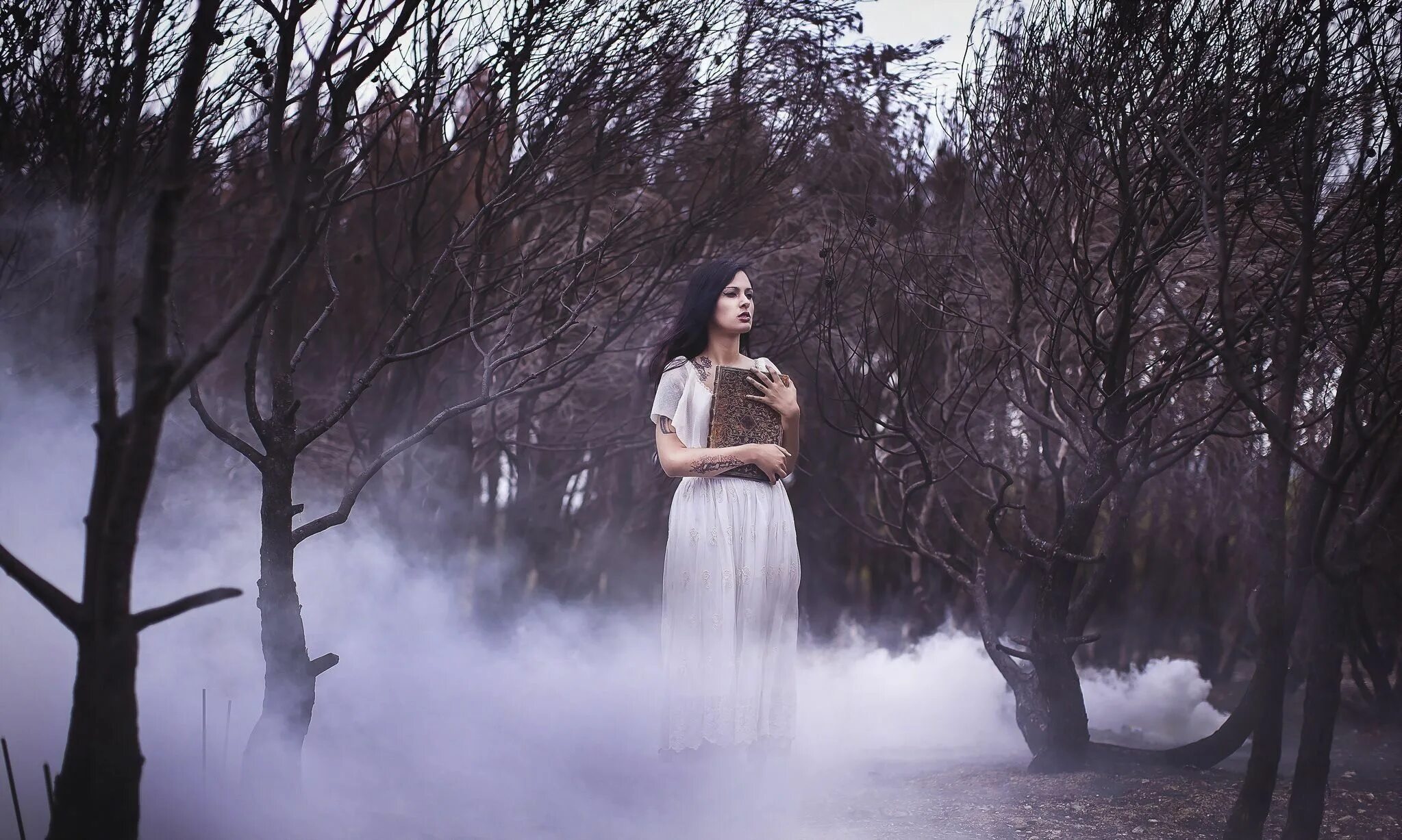 Дымом печали. Девушка в тумане. Фотосессия в тумане. Атмосферная фотосессия. Девушка в тумане в лесу.