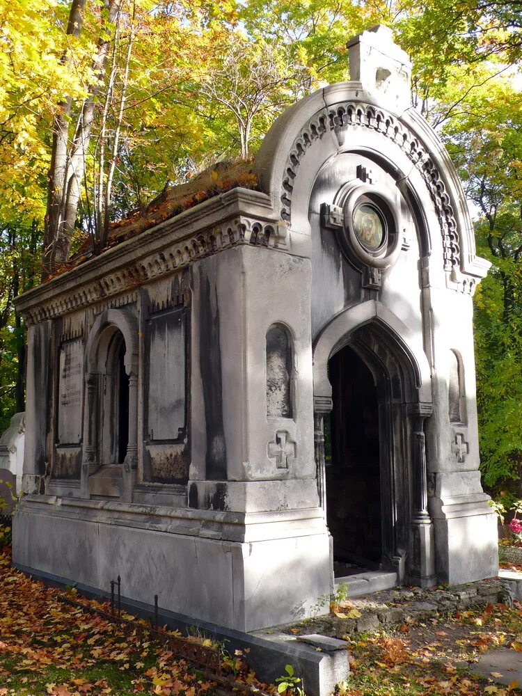 басурманские склепы на введенском кладбище. басурманские склепы москва. введенское кладбище склепы. семейный склеп клейнмихеля. кладбищенские склепы.