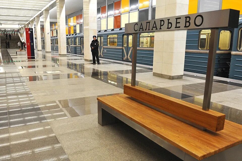 Метро саларьево внутри. Метро саларьево закрыли. Метро саларьево закрыли. Москва станция метрополитена саларьева. Москва красная ветка метро станции саларьево.