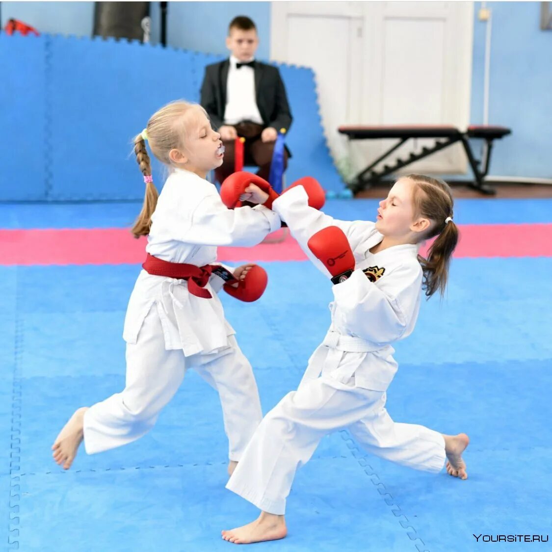 Карат дети. Спорт каратэ WKF. Каратэ WKF children. Каратэ соревнования дети. Каратэ вид спорта для детей.