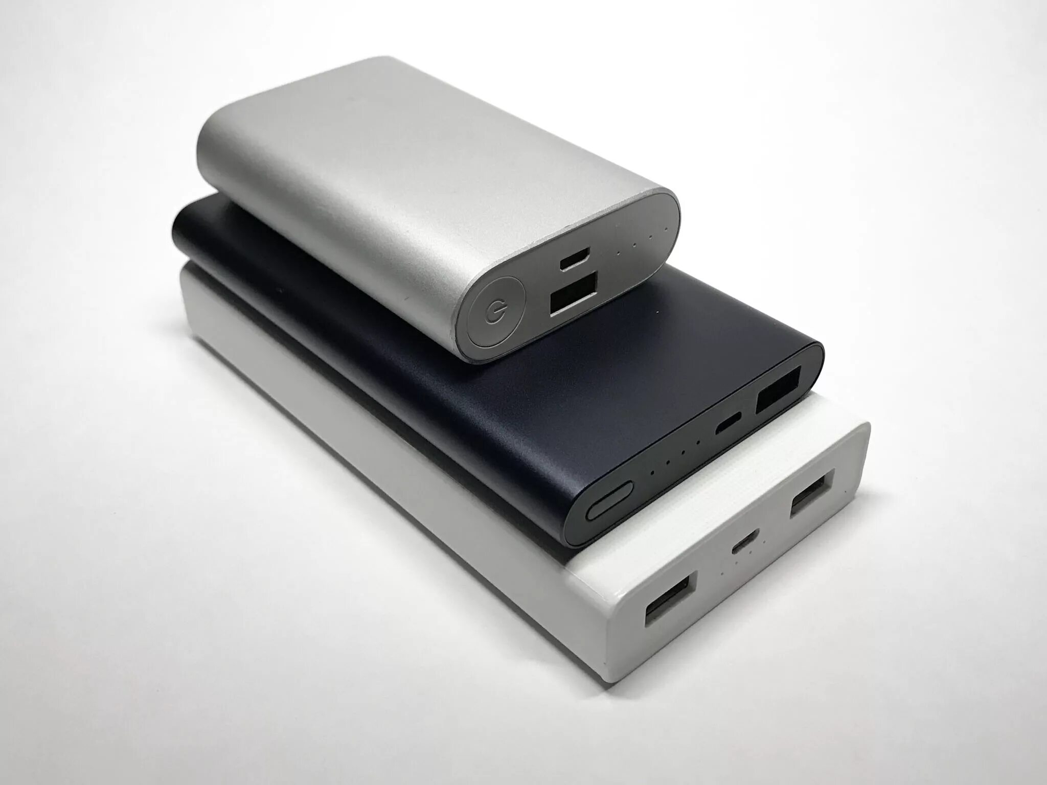 Повербанк характеристики. Xiaomi Power Bank 2s. Xiaomi Power Bank 2. Xiaomi mi Wireless Power Bank 10000 Mah. Xiaomi Power Bank 10000 Pocket Edition Pro.