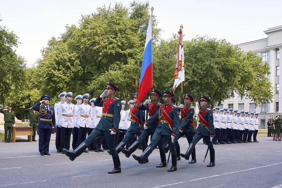 Вас им буденного. Военная Академия связи имени с. м. будённого. Кадетский корпус военные Академии связи имени с м Буденного. Военная Академия связи выпуск. Выпускники Академии связи.