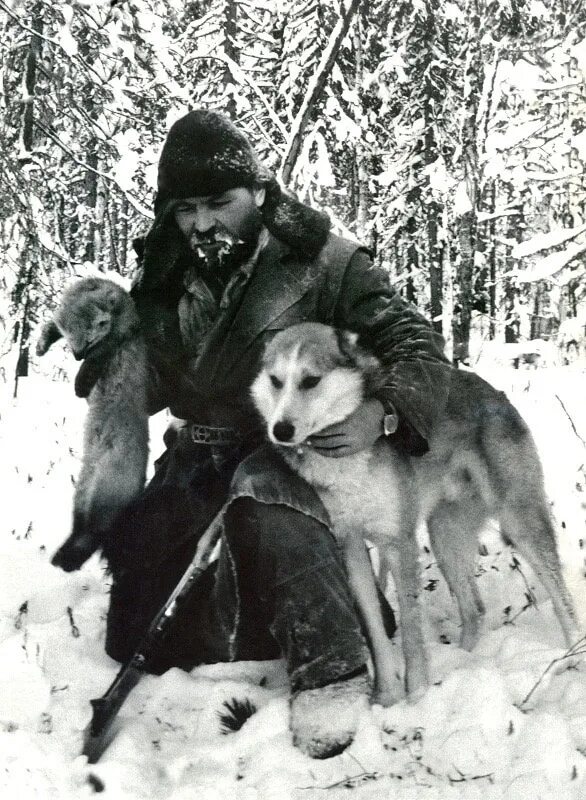 Тихменев псовая охота. Рыбак 20 века. Сибирский охотник 19 век. Охота что было раньше. Охотники эвенки 19 века.