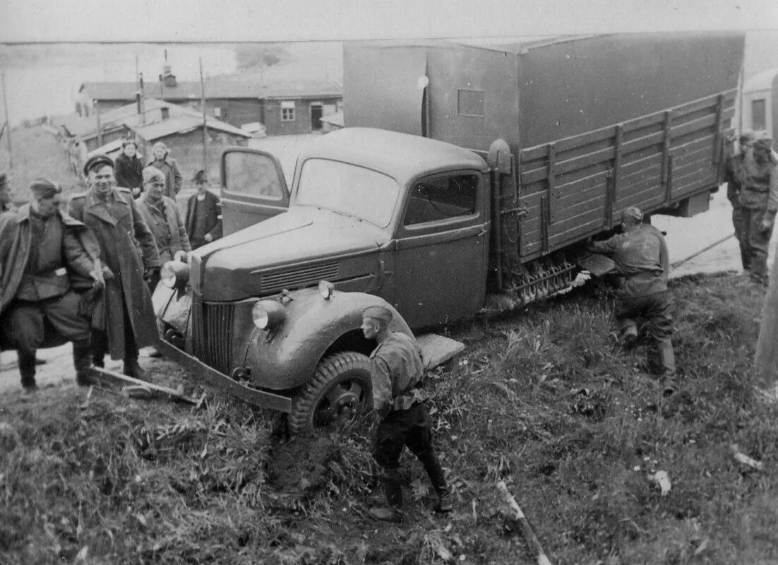 Полуторка в колхозе. Форд v3000. Форд 6 в РККА. Автомобили вермахта второй мировой войны. Ford Truck 1944.