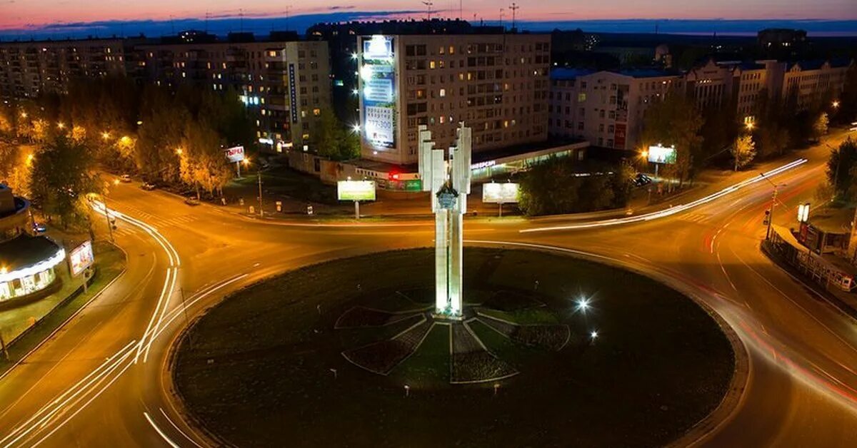 Сыктывкар фото. Столица Республики Сыктывкар. Сыктывкар центр города. Сыктывкар столица Коми. Сыктывкар Стелла ночью.