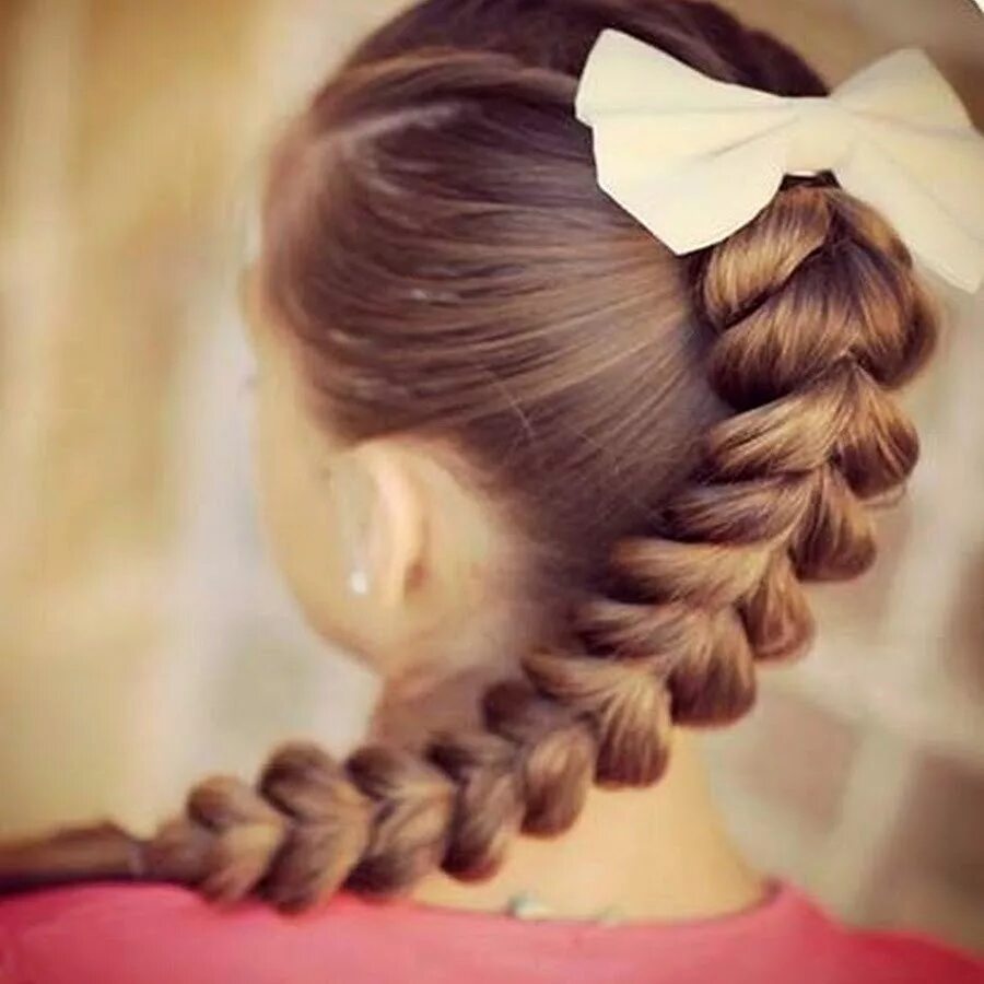 Прически в школу девушкам. Красивые причёски для девочек. Прически косы для девочек. Плетение на длинные волосы для девочек. Красивые прически с косичками для девочек.