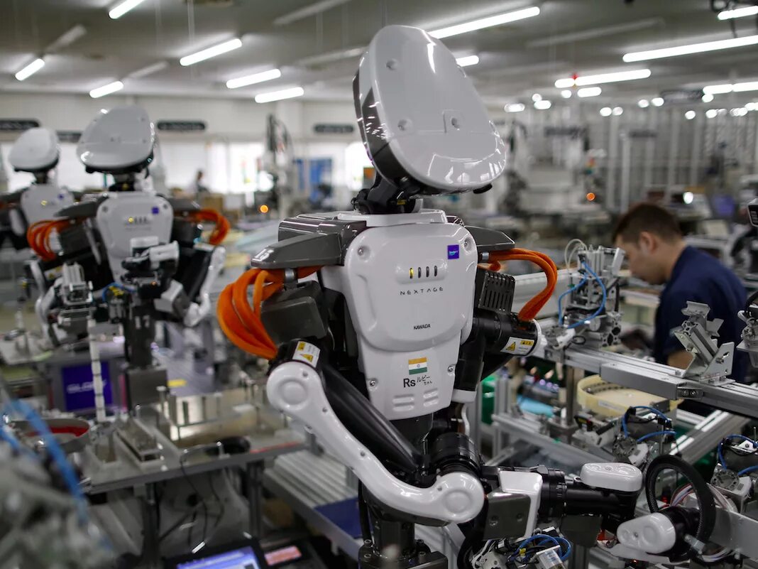 Robot factory. Промышленные роботы. Промышленность Японии. Робот шьет. Роботы в Китае.