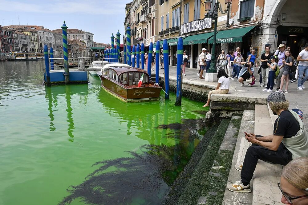 Почему венеция на воде. Grand canal Венеция. Венеция. Гондолы. Гранд-канал. Венеция. Фонтаны Венеции.