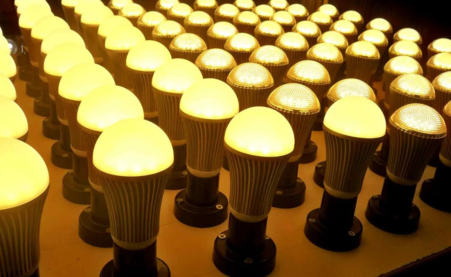 Лампа вб. Светодиодная лампочка. Светодиоды лампы. Светодиоды для светильников. Лампа декоративная светодиодная.