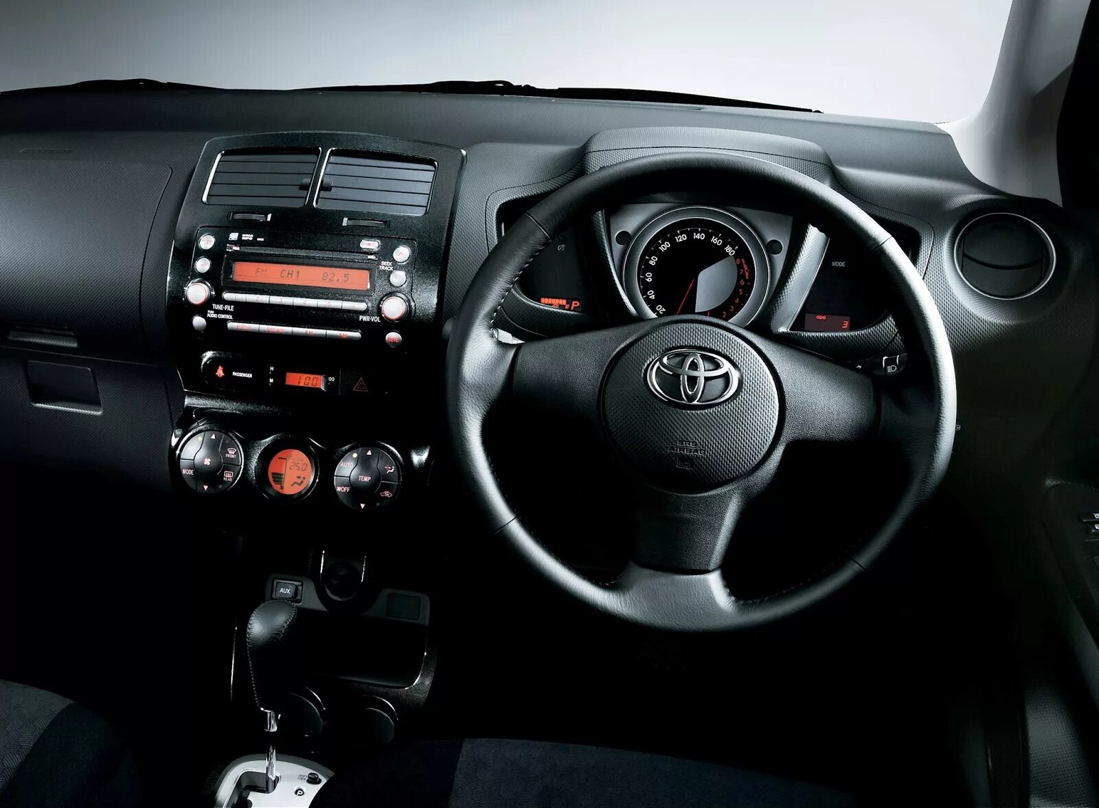 Toyota ist 2002 салон. Toyota ist 2007 салон. Спидометр на toyota ist. Toyota ist 2004 панель. Toyota ist 2004 панель.