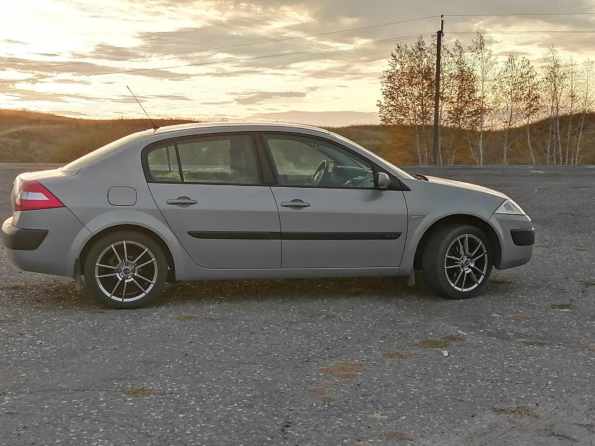 Megane диски. Меган 2 r17. Рено Меган 2 r17. Рено Меган 2 17 колеса. Диски Рено Меган 2 r17.